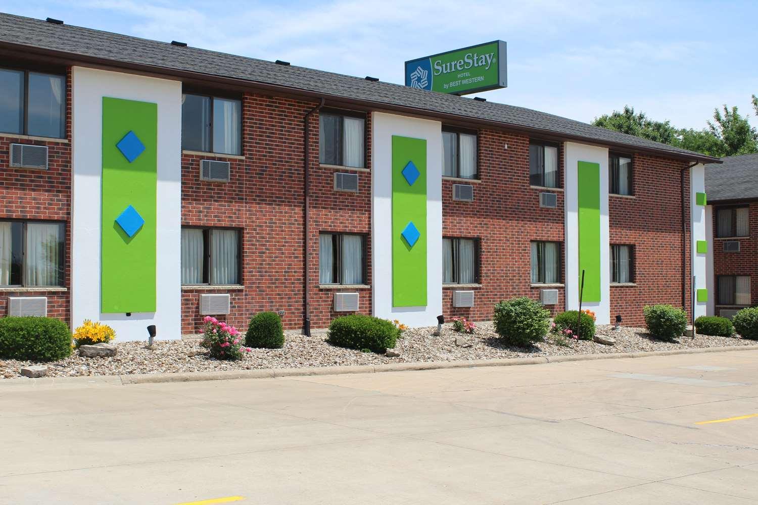 Hotel Ramada By Wyndham Cedar Rapids South Exteriér fotografie