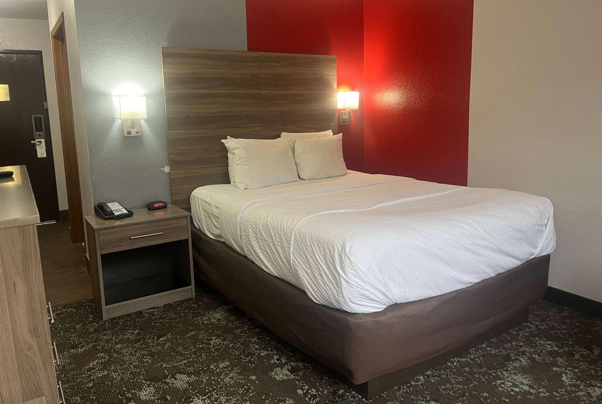 Hotel Ramada By Wyndham Cedar Rapids South Exteriér fotografie