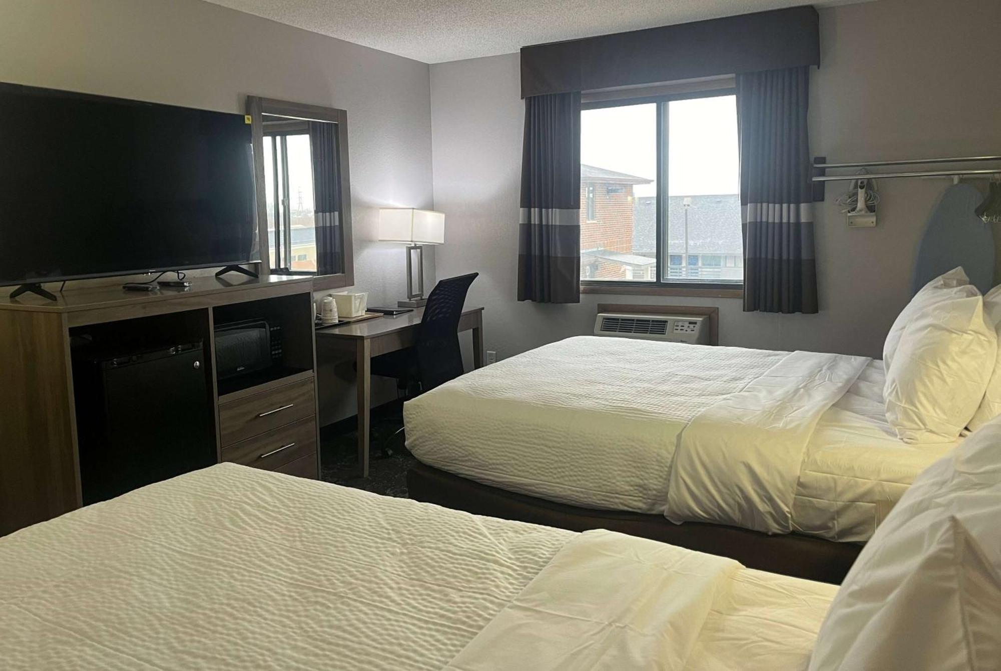 Hotel Ramada By Wyndham Cedar Rapids South Exteriér fotografie