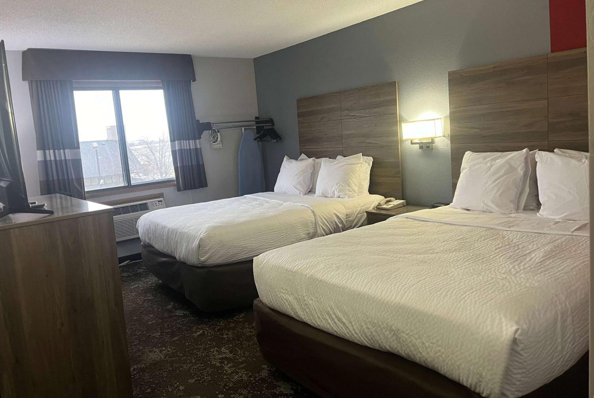 Hotel Ramada By Wyndham Cedar Rapids South Exteriér fotografie