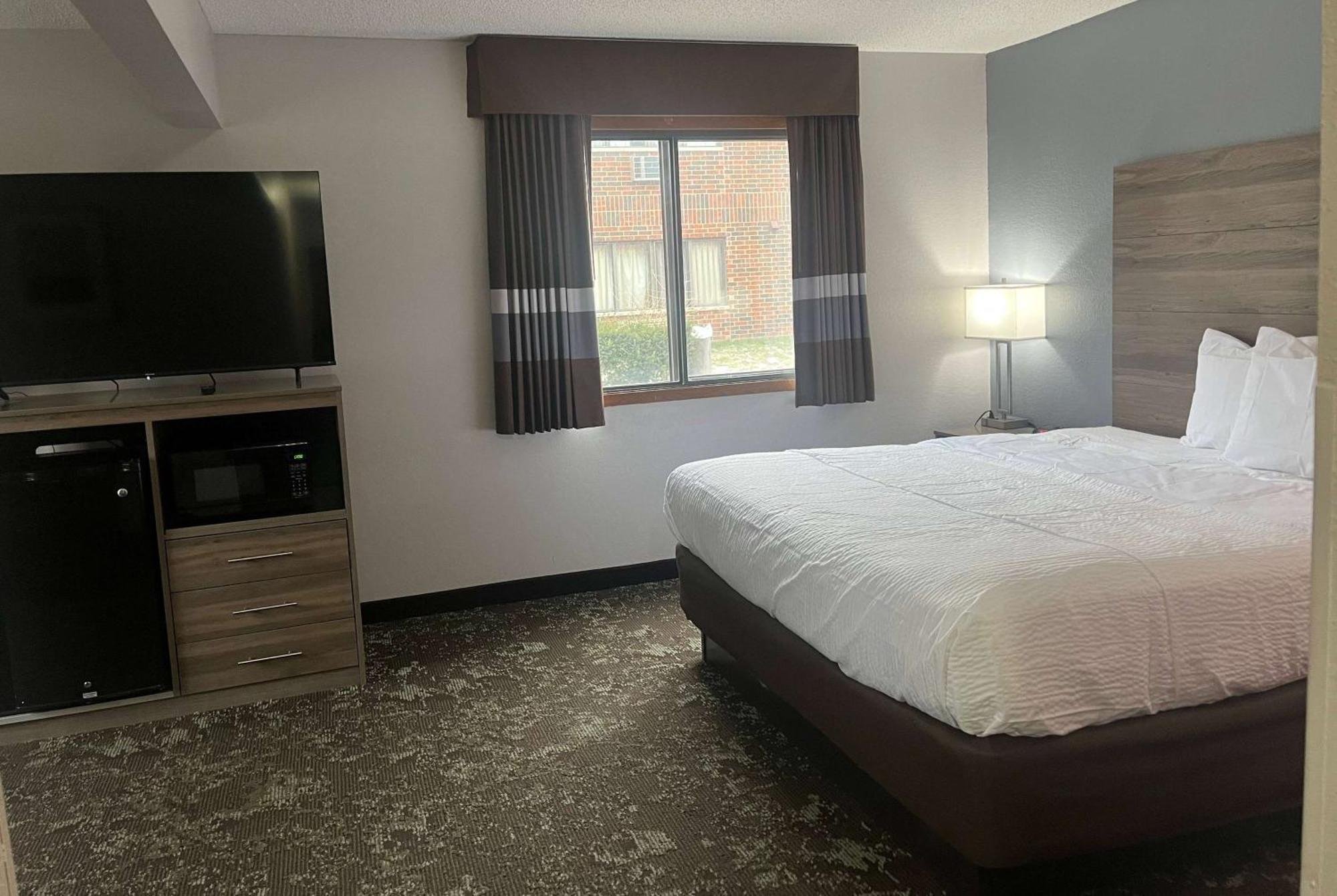 Hotel Ramada By Wyndham Cedar Rapids South Exteriér fotografie