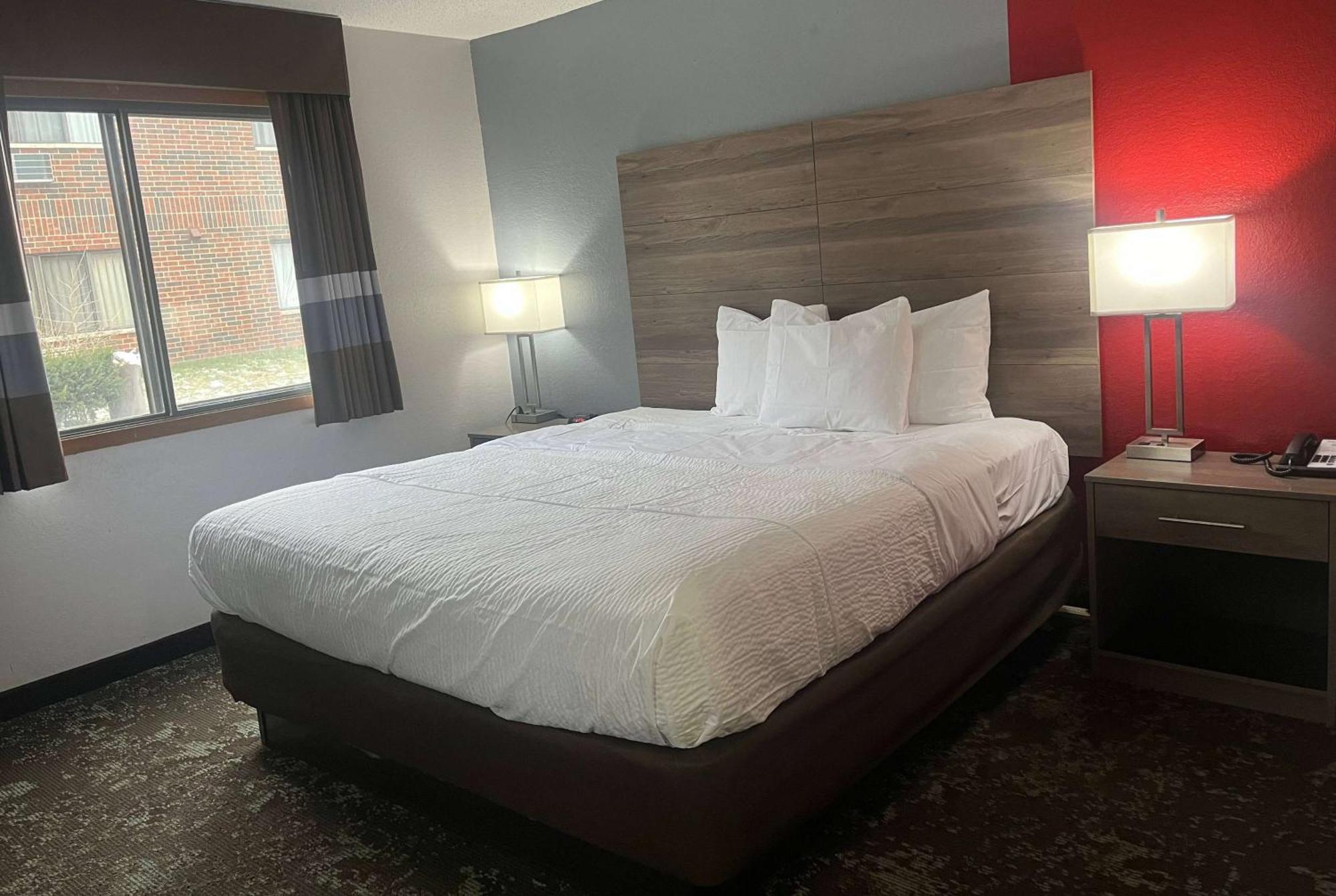 Hotel Ramada By Wyndham Cedar Rapids South Exteriér fotografie