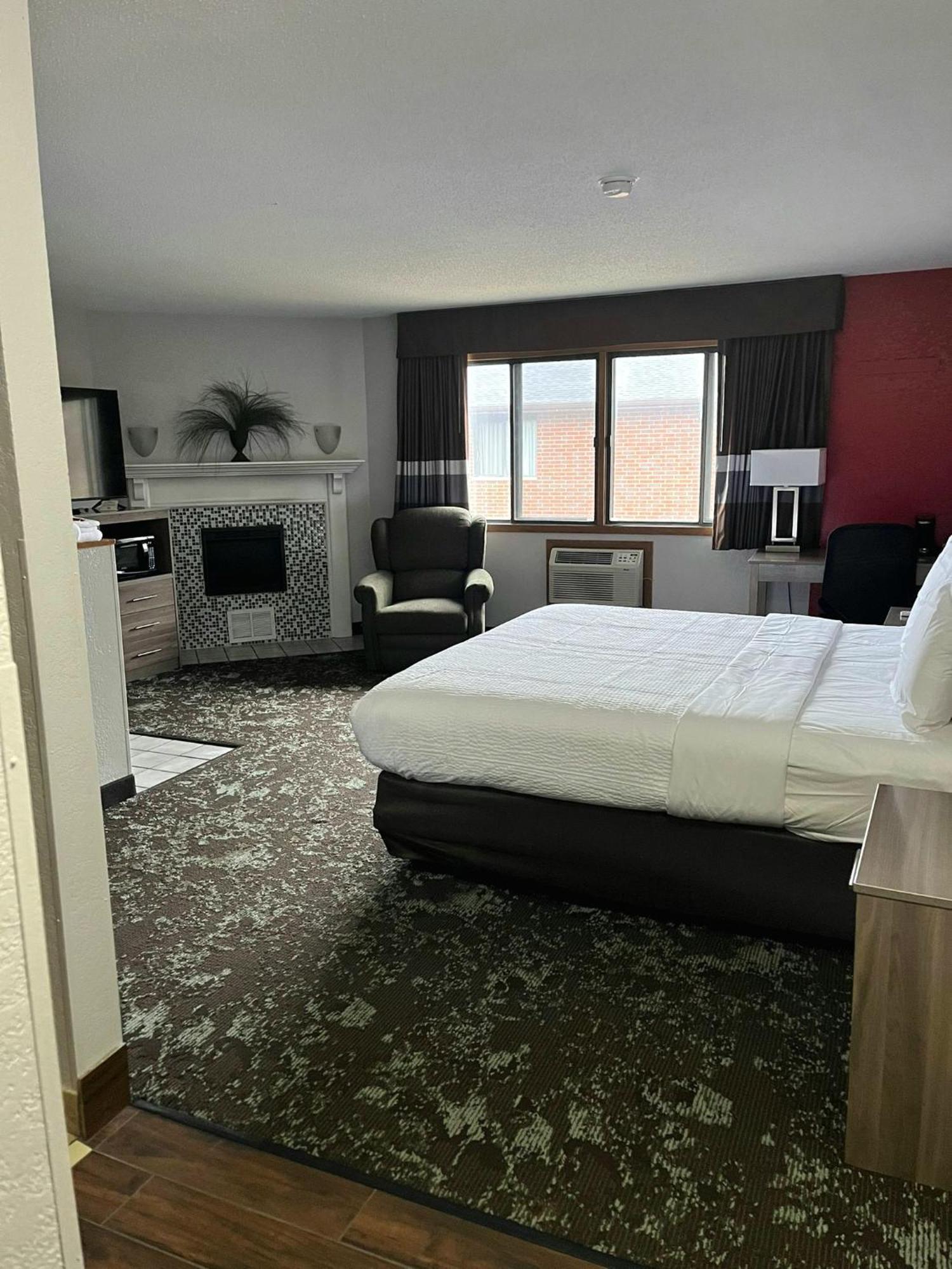 Hotel Ramada By Wyndham Cedar Rapids South Exteriér fotografie