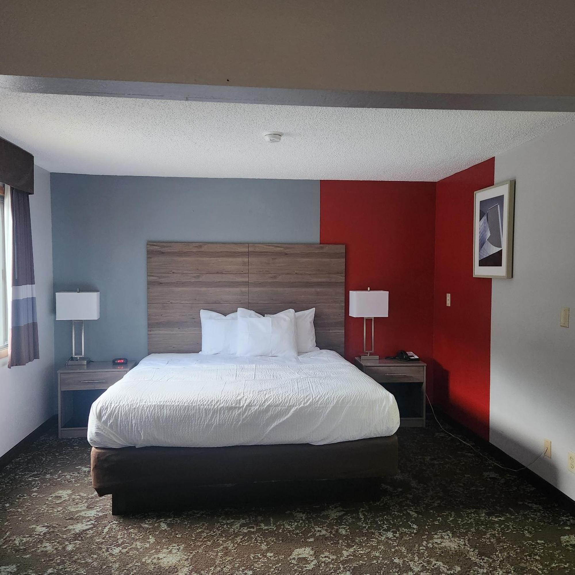 Hotel Ramada By Wyndham Cedar Rapids South Exteriér fotografie
