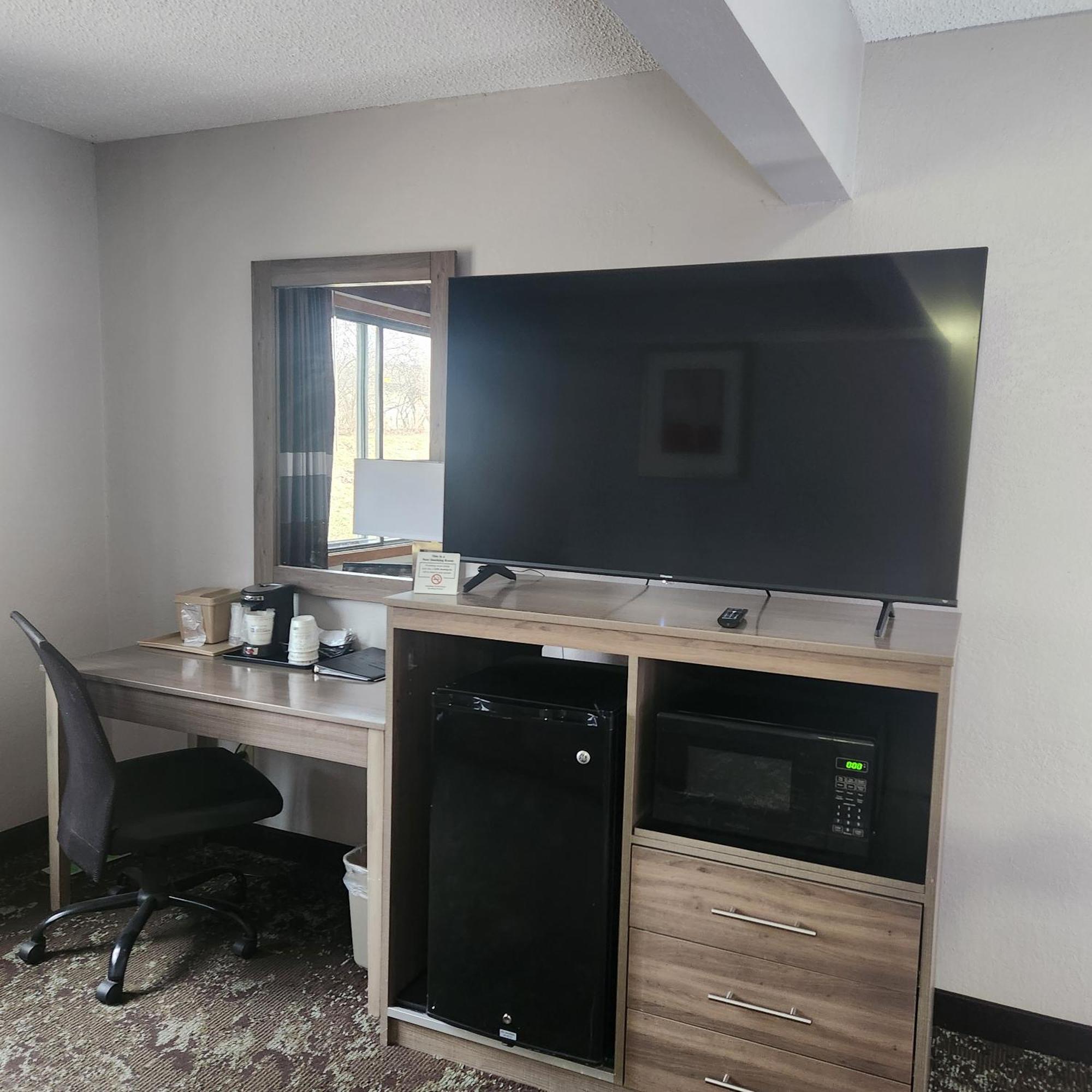 Hotel Ramada By Wyndham Cedar Rapids South Exteriér fotografie